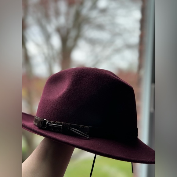 Gelso Bianco Hat. 100% Wool+Leather Band. Size Adjustable. Color Burgundy. - Picture 4 of 7